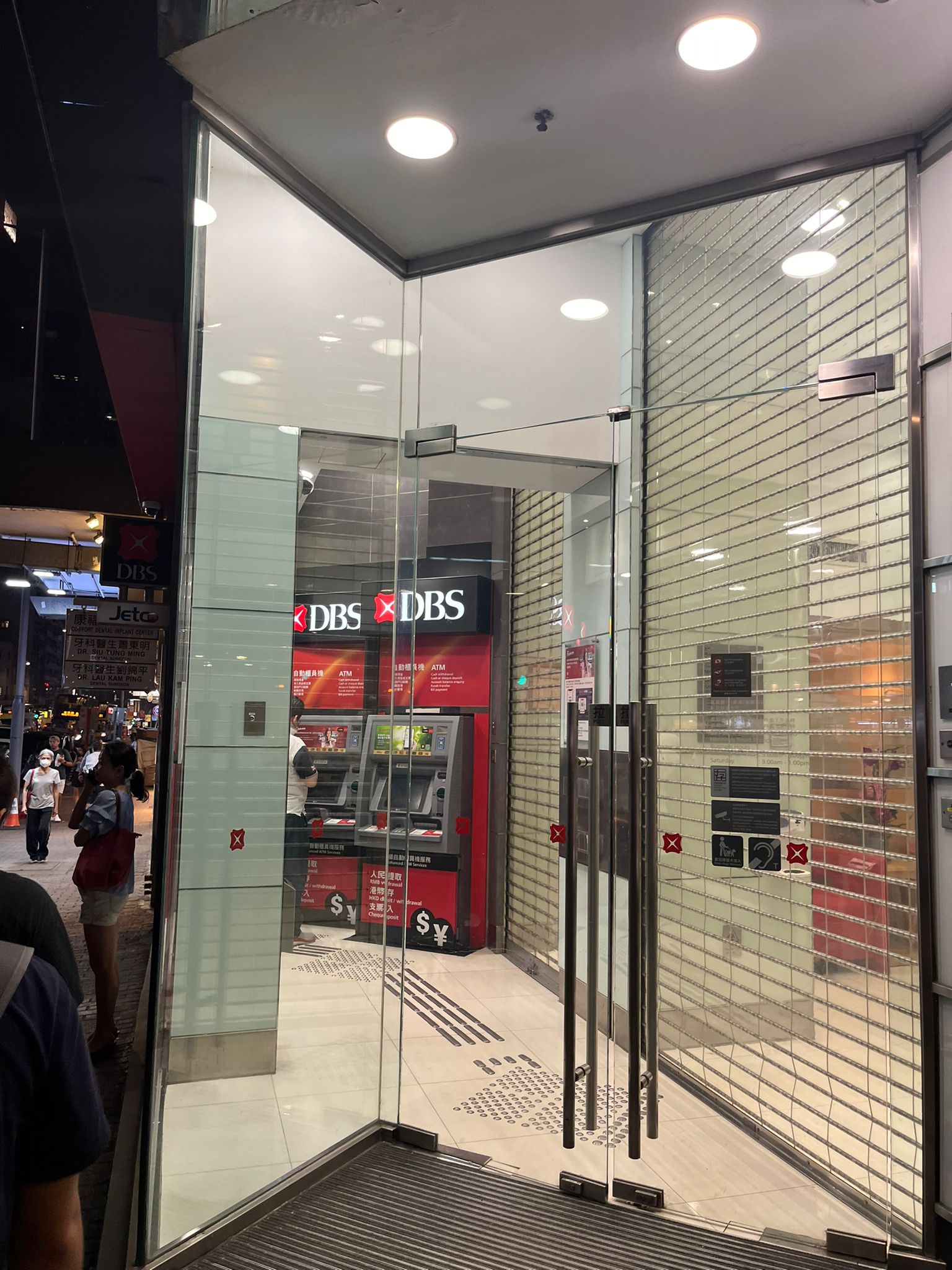 DBS Bank Hennessy Road Causeway Bay Photo 3