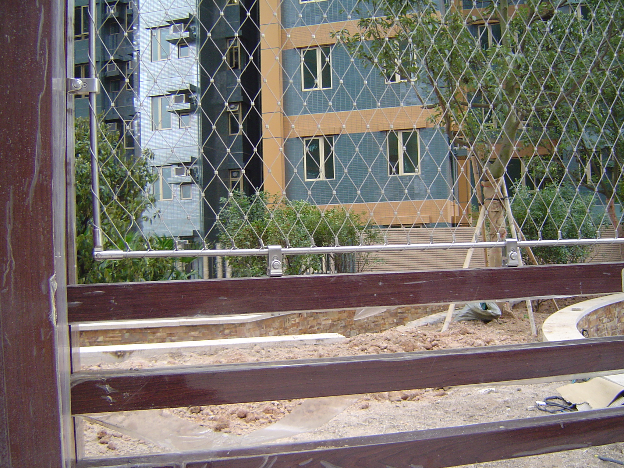 Hung Hum Tennis Ball Catching Fence Photo 4