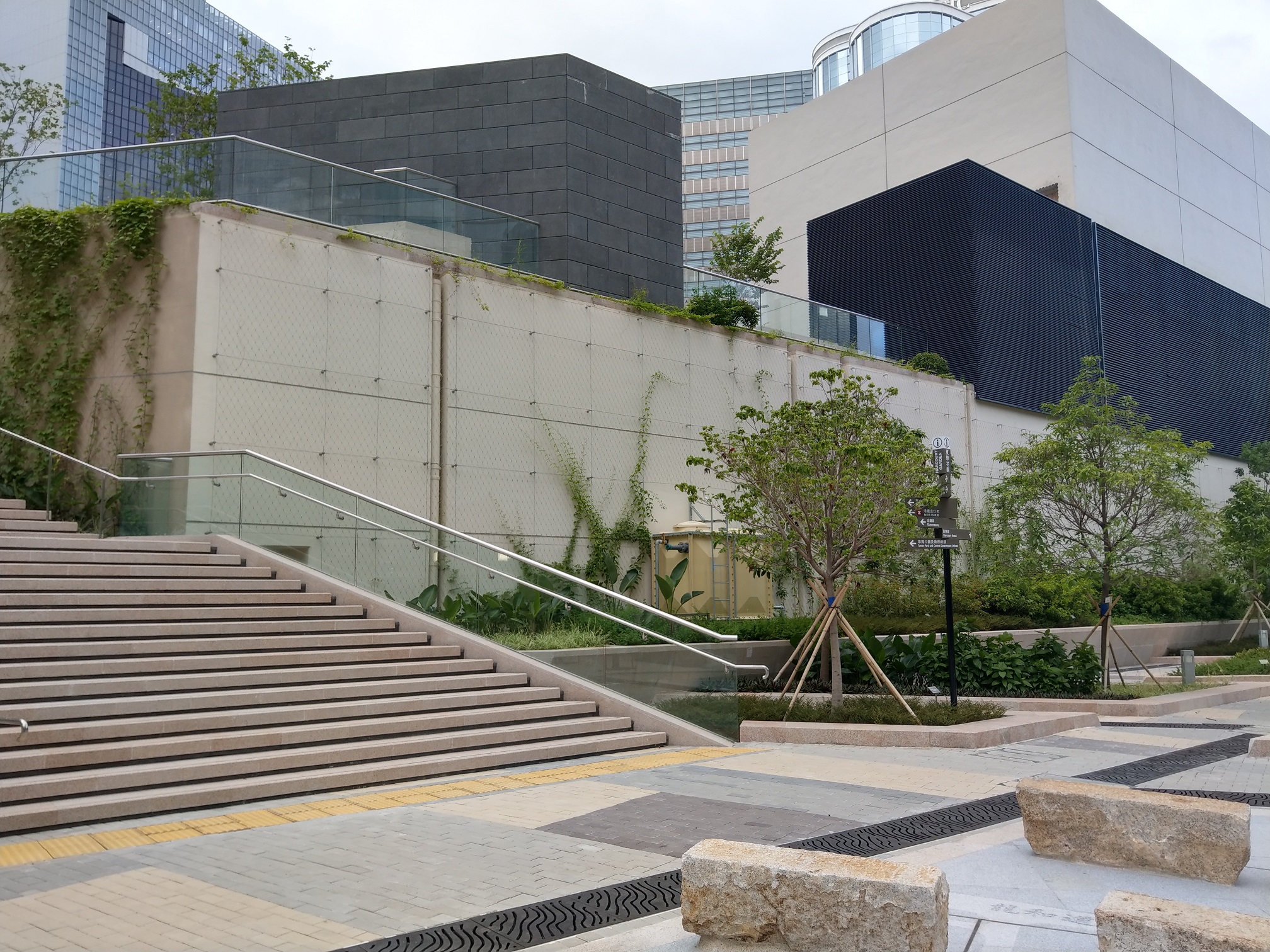 MTR914 Harcourt Road Garden Photo 5
