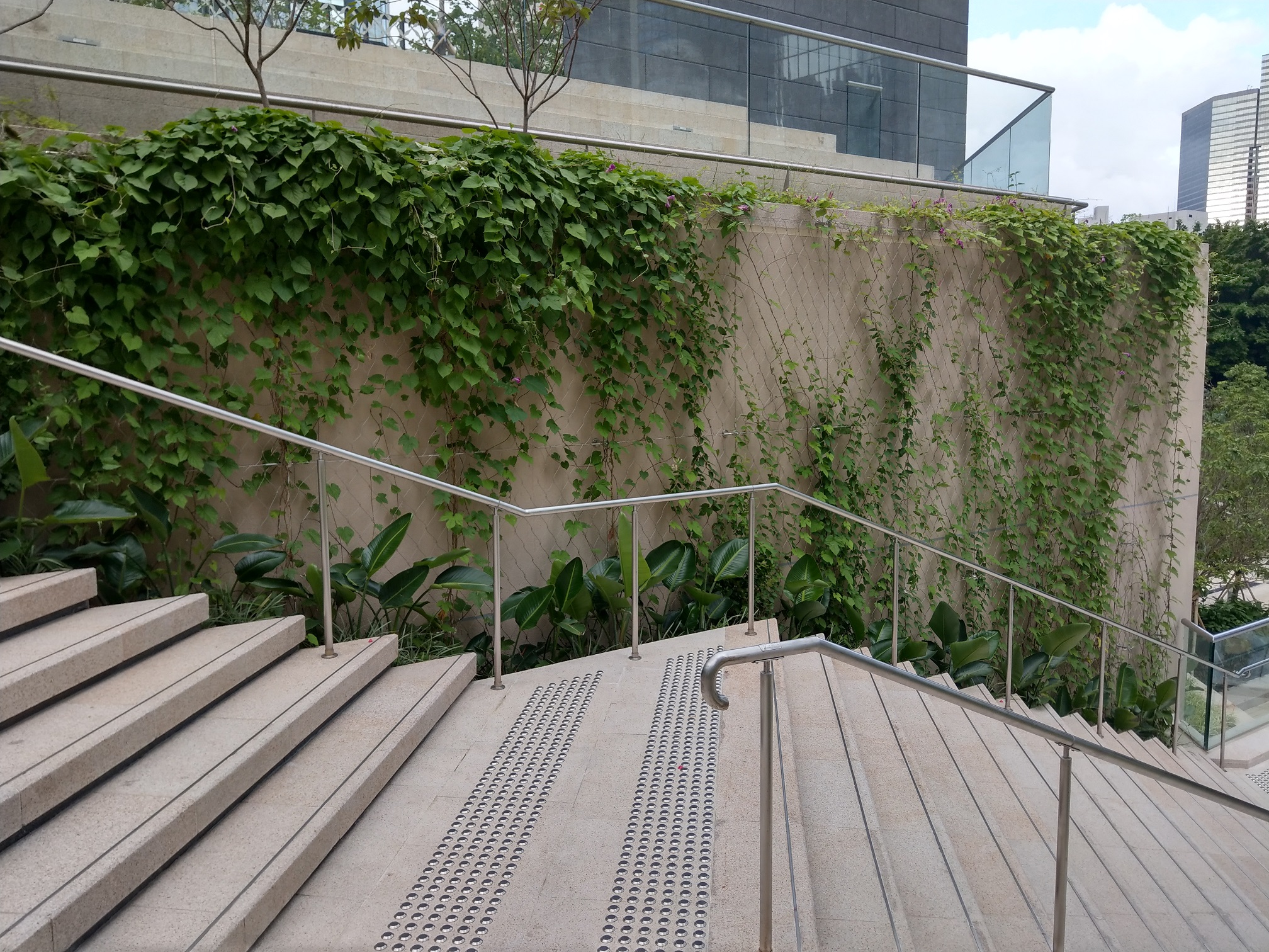 MTR914 Harcourt Road Garden Photo 7