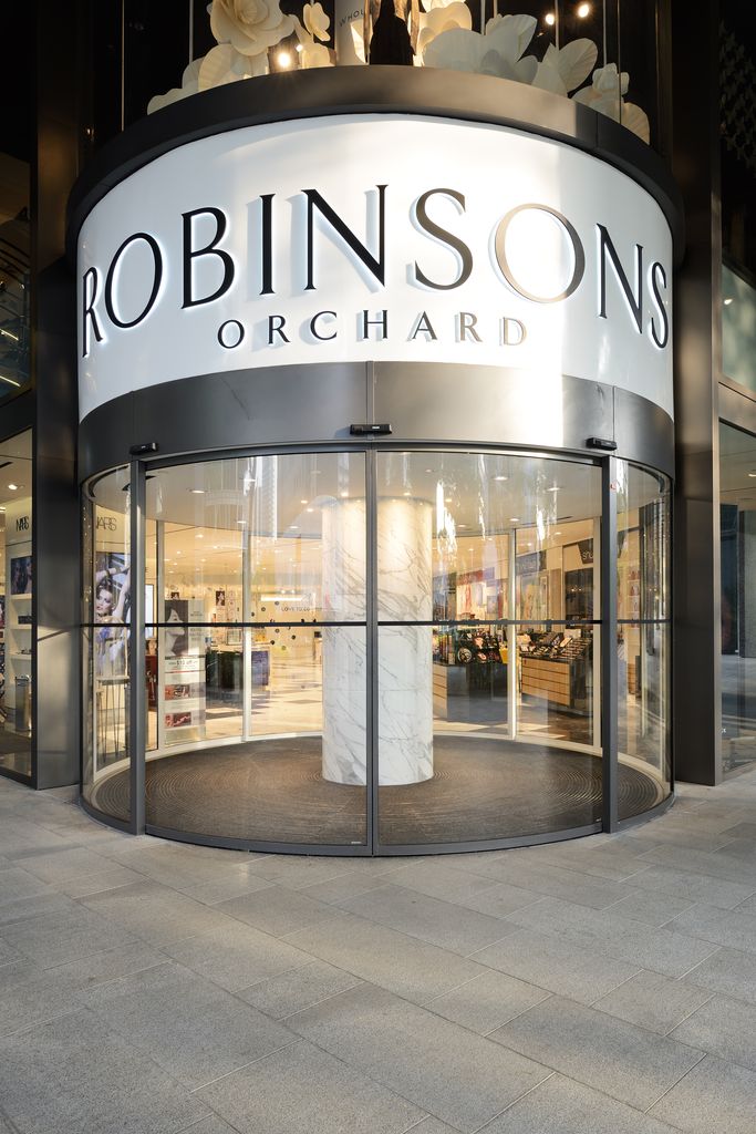 Robinson 318 Photo 2
